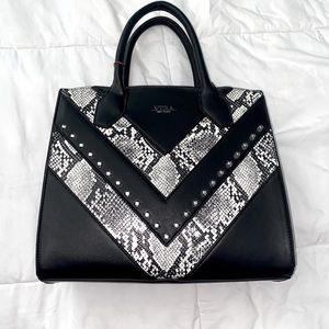 NWT Vera New York Elisa Satchel